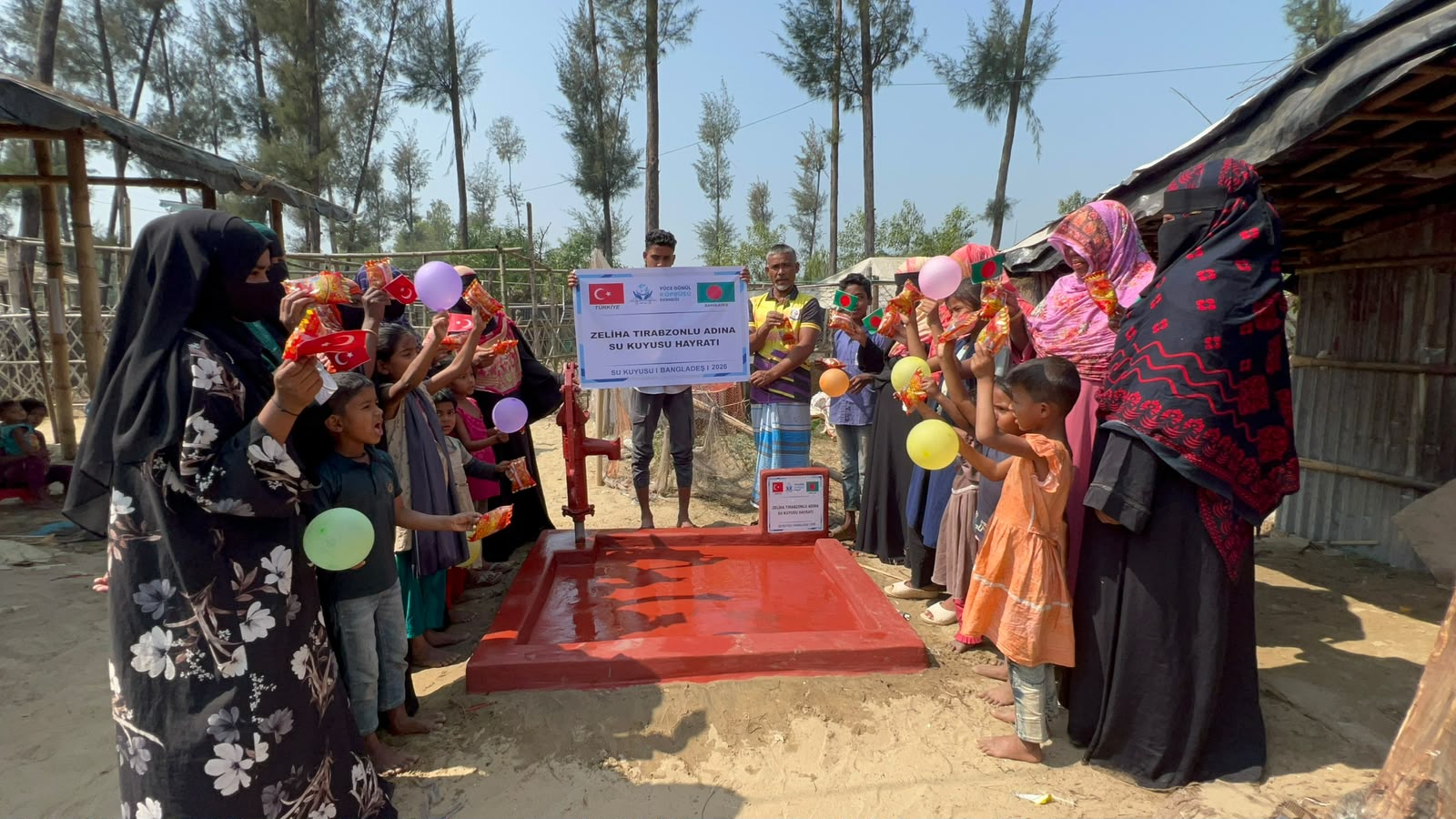 BANGLADEŞ ARKAN KAMPLARINDA MÜSLÜMAN KARDEŞLERİMİZE TEMİZ SU ULŞATIRIYORUZ.