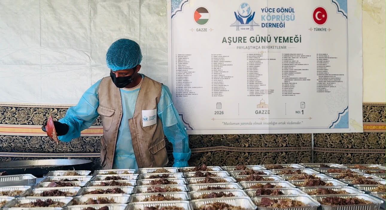 25 HAZİRAN AŞURE GÜNÜ YEMEK İKRAMINDA GAZZELİ KARDEŞLERİMİZİ UNUTMADIK.